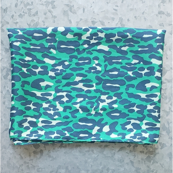 2. Leopard Print scarf - Picture 1 of 5